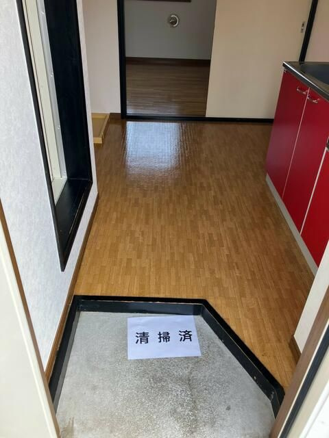 大和市西鶴間３丁目のアパートの玄関