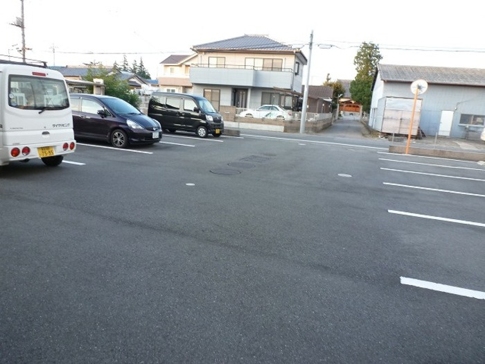 リュミエールの駐車場