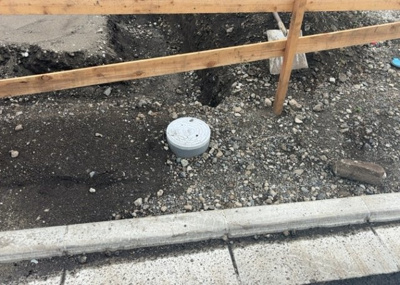 【設備】 | 若松新築戸建 | 敷地内には、散水栓や立水栓があります。水道水を直接利用できるため、水を運ぶ手間を省くことが出来ます。大量の水を必要とする洗車作業や清掃などに役立ちます。その他設備とあわせて、現地でご確認ください。