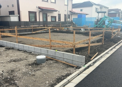 【外観】 | 若松新築戸建 | 物件の詳細については、現地を見てわかること以外に、役所や法務局などで調べないとわからないことがあります。そのため、現地に行く場合は、もしこの物件を買ったらどのような生活ができるかをイメージしましょう。