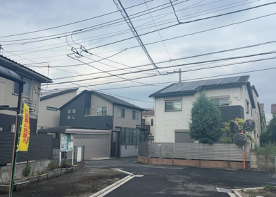 【展望】 | 若松新築戸建 | 土地の地勢が高台の場合、景色を綺麗にみることができ、景色にこだわってお家探ししている方におすすめです！また平坦地よりも風通しがいいというメリットがあります。デメリットもあるので是非現地でご確認下さい。