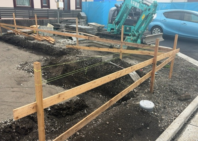 【駐車場】 | 若松新築戸建 | 車一台あたりに必要なスペースは、標準サイズの普通自動車で横幅2m50cm、長さ5mは必要になります。ただし、乗降のことも考慮して横幅3m30cm、長さ5m50cmほどは確保できるところを選びましょう。