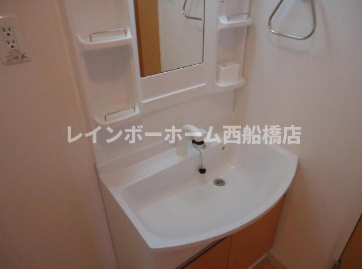 千葉市美浜区稲毛海岸４丁目のアパートの洗面所