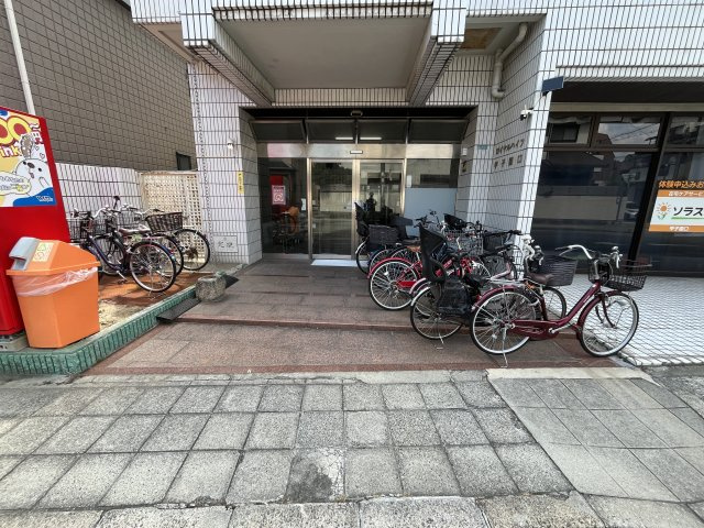 ロイヤルハイツ甲子園口のエントランス