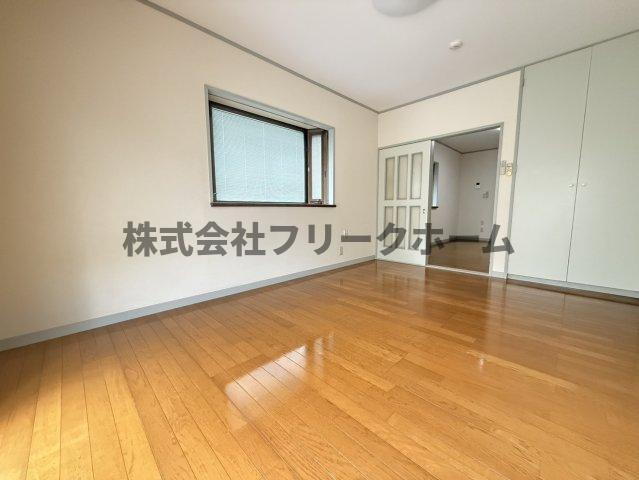 三鷹市上連雀１丁目のアパートの居間・リビング
