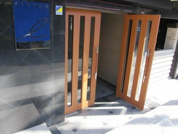 エテルノ池袋オーヴェストのエントランス