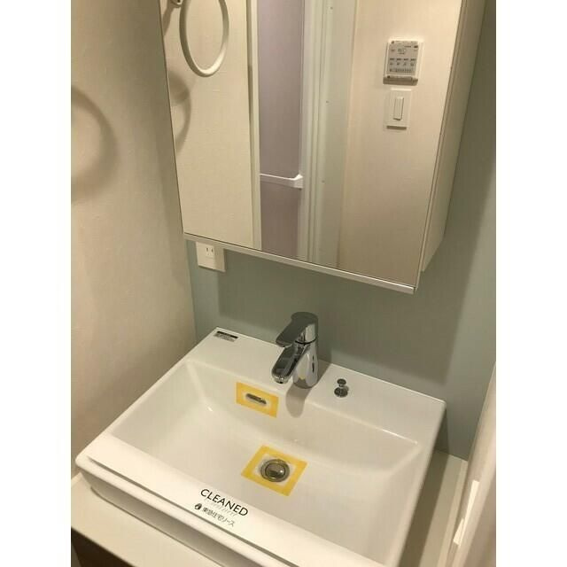 ウェルスクエアイズム四谷大京町の洗面所