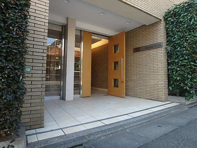 レジデンス三宿のエントランス