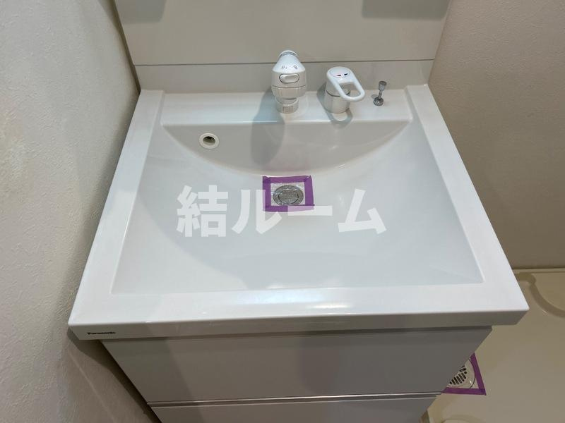 北区栄町のアパートの洗面所