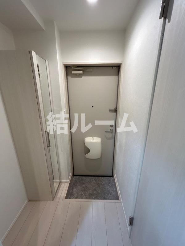 北区栄町のアパートの玄関