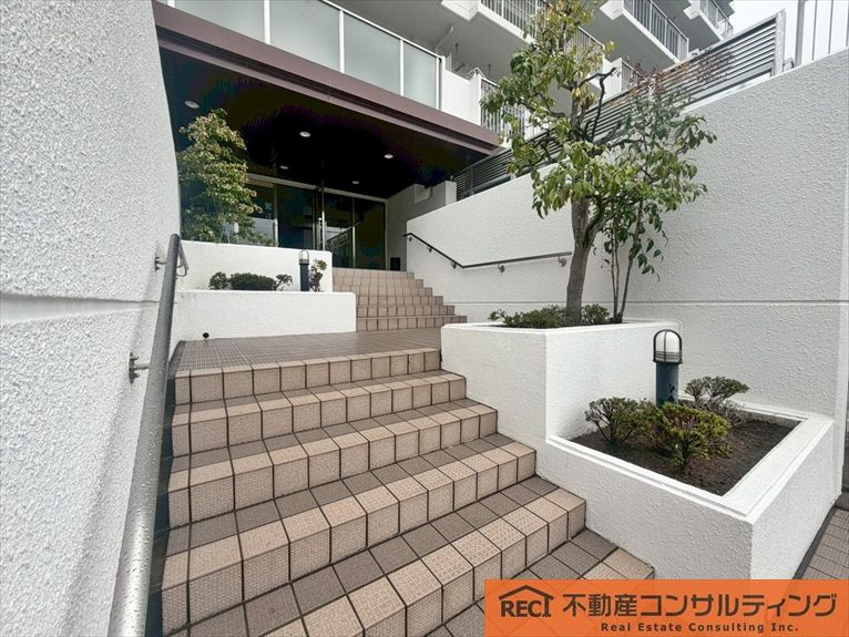 西宮東パークマンションの玄関