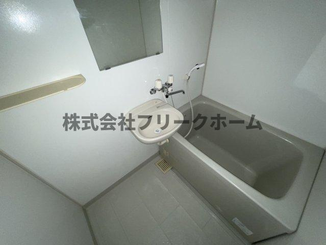 武蔵野市境５丁目のアパートの浴室