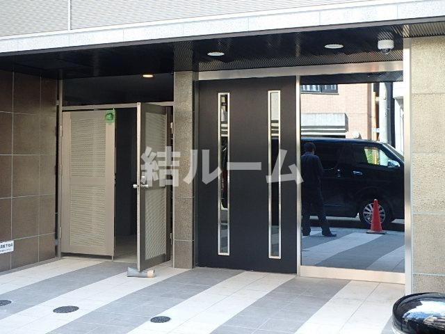 川口市並木３丁目の賃貸マンションのエントランス