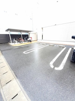 【駐車場】 | ミルキー　ウェイ稲月 | 駐車場があるので、車を買う予定の方も安心です