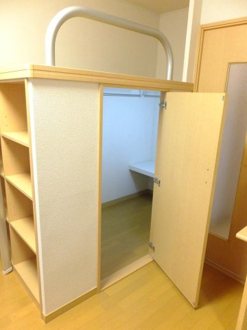 レオパレス蘇我加藤Ⅲの内装|ベッド下収納