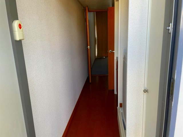 レオパレスキャピタルⅠの玄関