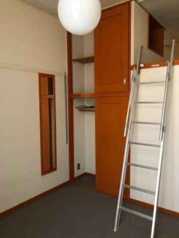 レオパレスＦＩＯＲＥの内装|クローゼット
