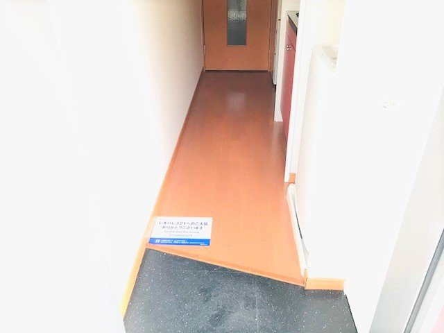 レオパレスシャンブル参番館の玄関