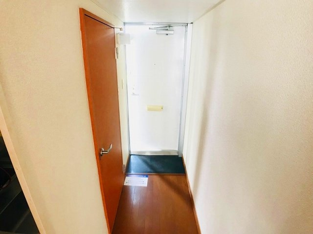 レオパレスシャインの玄関