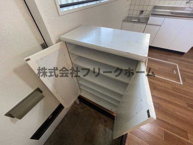 武蔵野市境５丁目のアパートの玄関