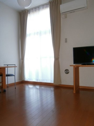 レオパレスサンライズⅢの居間・リビング