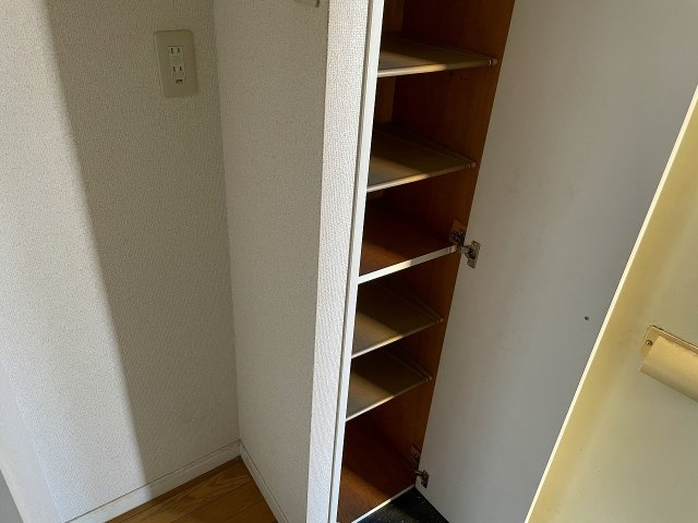 レオパレスカーネルの玄関