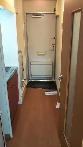 レオパレスサンヴィレッジⅡの玄関
