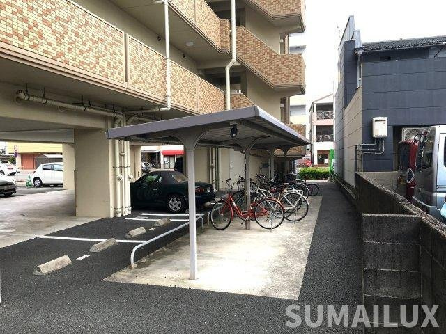 マーベラス南熊本の駐車場