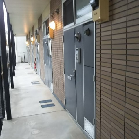 レオパレスウィステリアの玄関