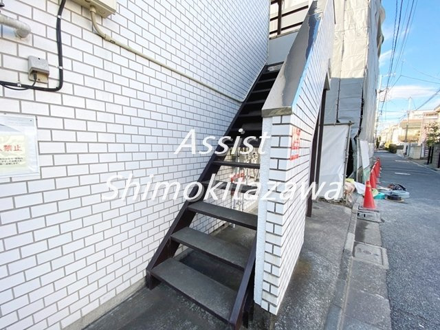 世田谷区赤堤４丁目のアパートのロビー