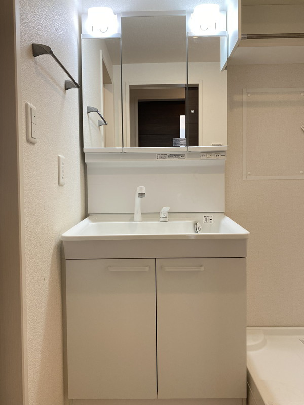 DreamHeim三軒茶屋　角部屋　オートロック　ダブルロックの洗面所
