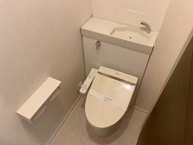 DreamHeim三軒茶屋　角部屋　オートロック　ダブルロックのトイレ
