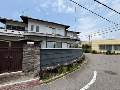 【外観】 | 引野町２丁　中古一戸建 | ２面採光の居室もありますよ！明るい室内は、風通しも良く、大変居心地の良い空間となっております♪爽やかな風を感じて起きる朝は、快適生活の始まりに！