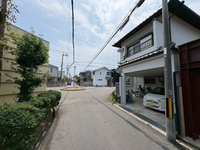 【前面道路含む現地写真】 | 引野町２丁　中古一戸建 | 【広々５ＬＤＫの間取り】家族の多いご家庭も安心ですね！子供部屋や趣味のお部屋も作れますね！