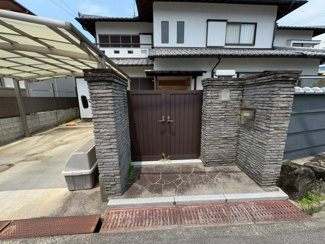 【エントランス】 | 引野町２丁　中古一戸建 | 前面道路約４．３ｍ/約６ｍ♪広々運転の苦手な方も安心ですね！ 