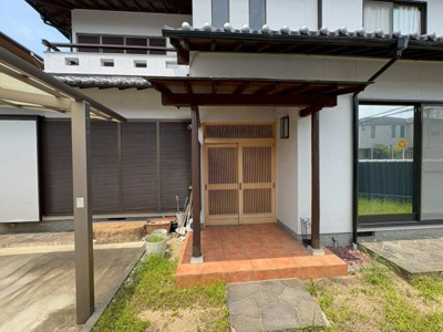 【玄関】 | 引野町２丁　中古一戸建 | リフォームプランのご相談も承っております。詳しくはお気軽に係りの者にお尋ねください！※リフォームには別途費用が発生します。