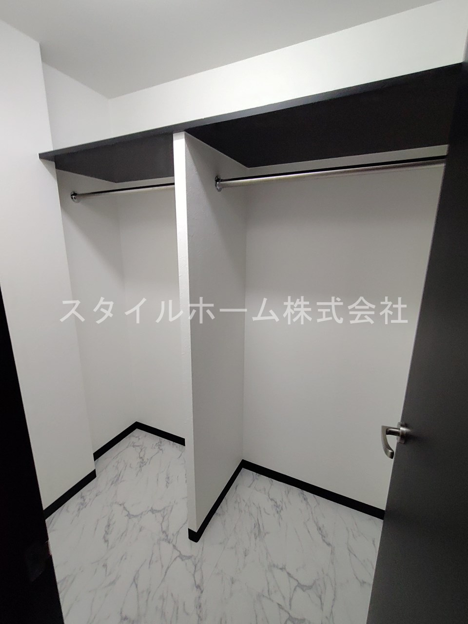 鈴木ハイツの収納|同建物内別部屋の写真です。