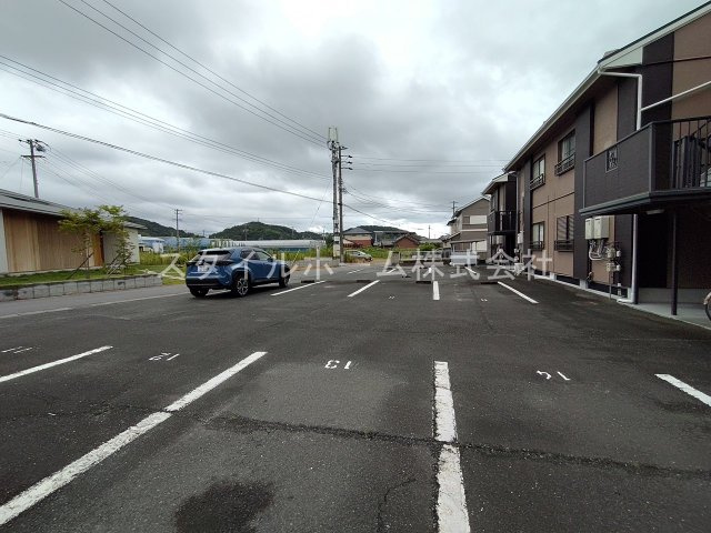 鈴木ハイツの駐車場
