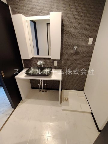 鈴木ハイツの洗面所|同建物内別部屋の写真です。