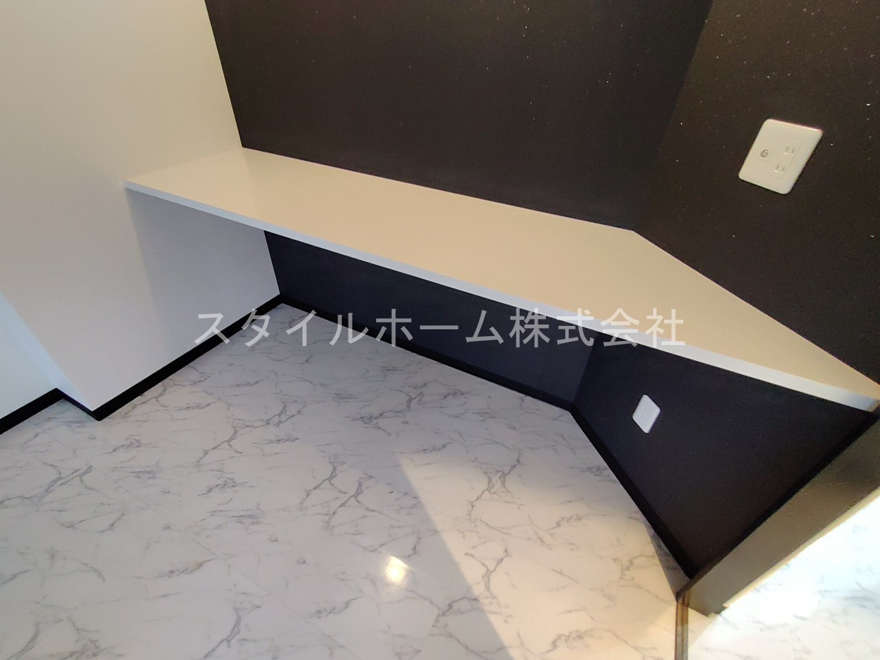 鈴木ハイツの内装|同建物内別部屋の写真です。