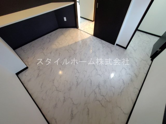 鈴木ハイツの居間・リビング|同建物内別部屋の写真です。
