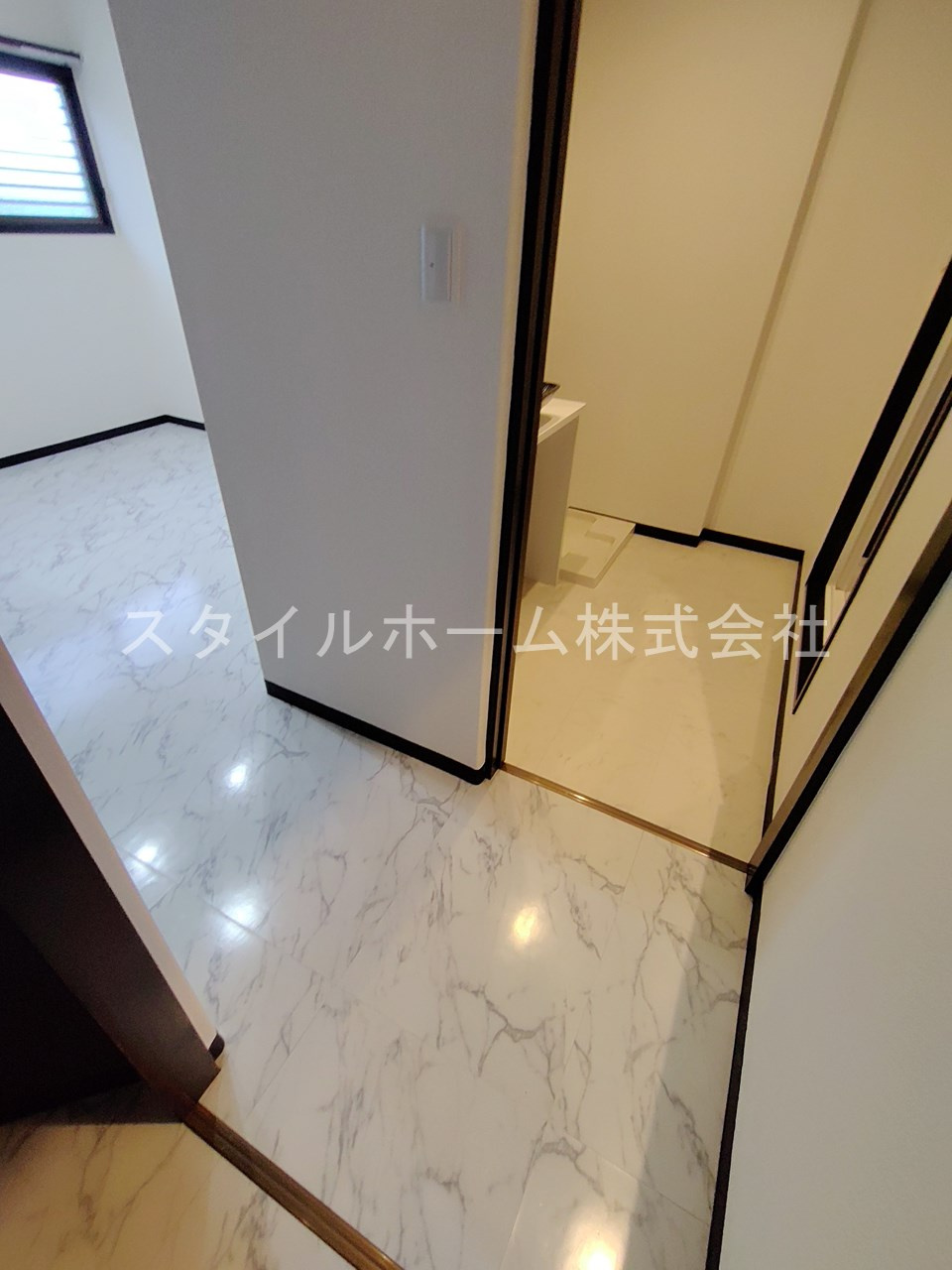 鈴木ハイツの設備|同建物内別部屋の写真です。