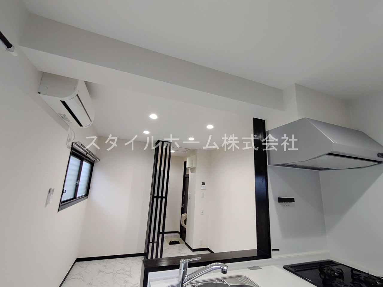 鈴木ハイツの内装|同建物内別部屋の写真です。