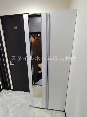 鈴木ハイツの玄関|同建物内別部屋の写真です。