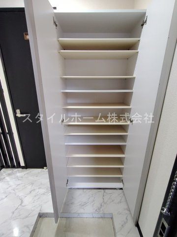 鈴木ハイツの収納|同建物内別部屋の写真です。