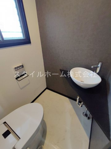 鈴木ハイツのトイレ|同建物内別部屋の写真です。