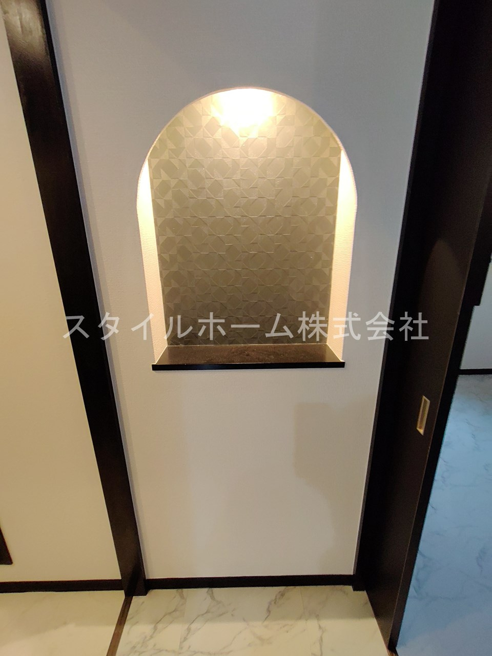 鈴木ハイツの内装|同建物内別部屋の写真です。