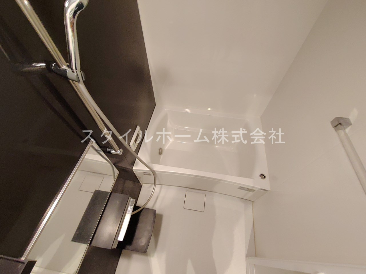 鈴木ハイツの浴室|同建物内別部屋の写真です。
