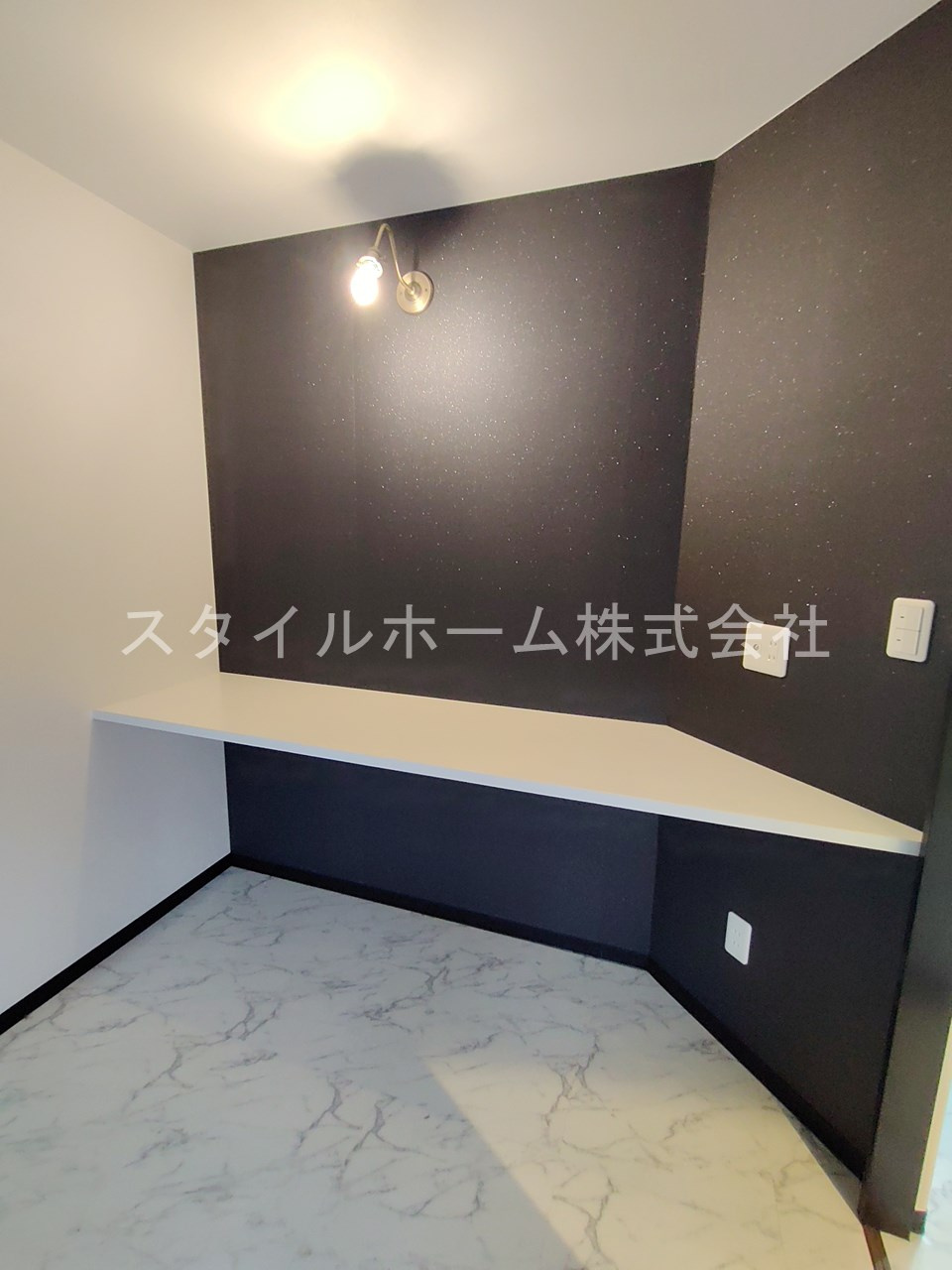 鈴木ハイツの内装|同建物内別部屋の写真です。