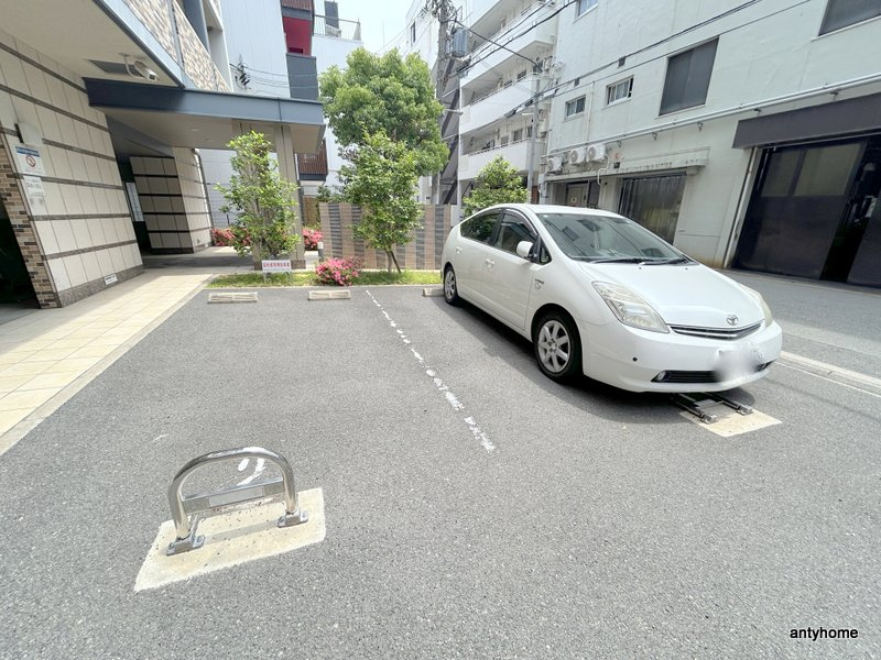 アスヴェル梅田WEST　仲介手数料無料の駐車場